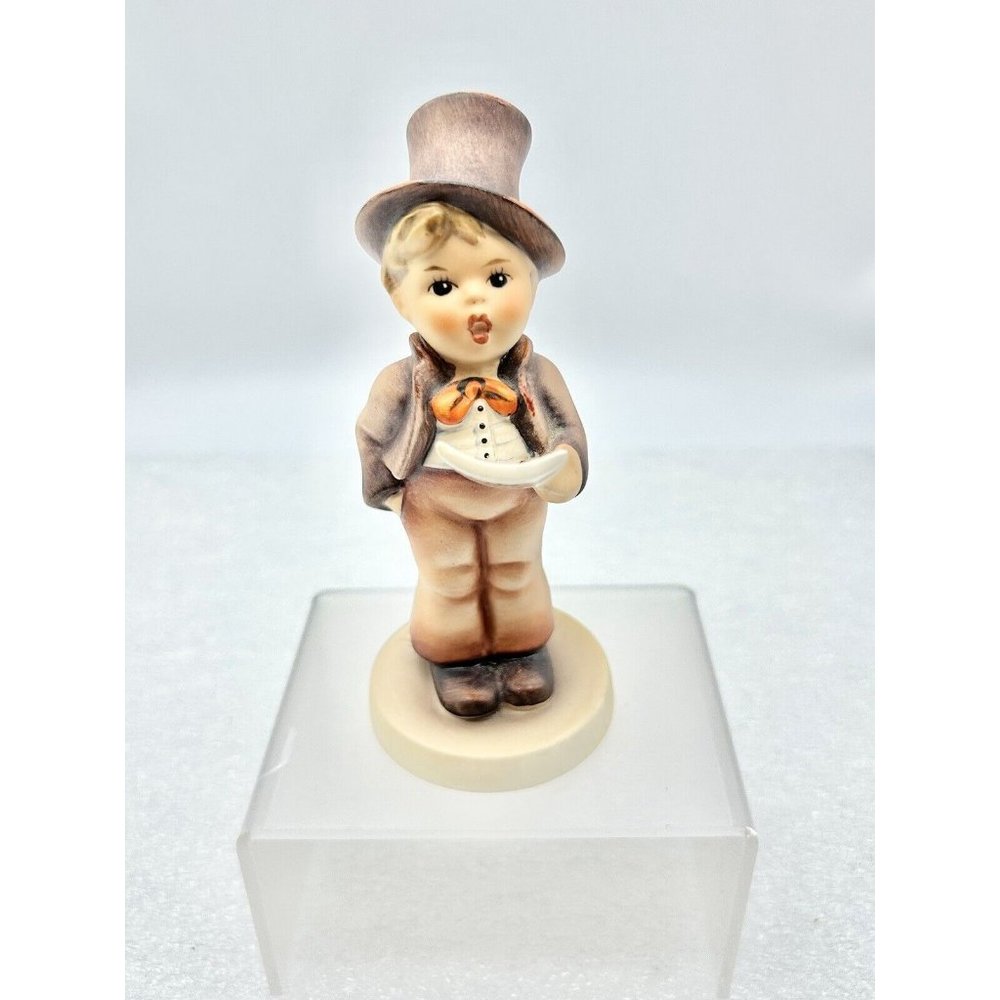 Hummel Goebel Figurine STREET SINGER 131 Boy Singing West Germany